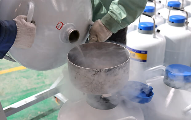 液氮罐內(nèi)液氮裝多少合適?